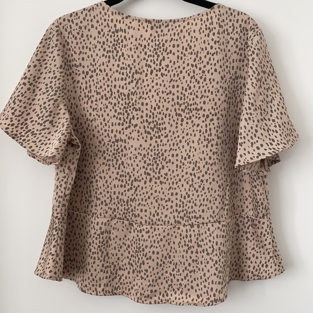 Express - Size M - Picture 3 of 4